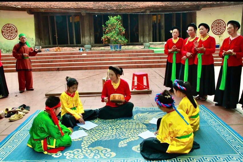 Bài 2: Những bông hoa tỏa hương giữa đời thường