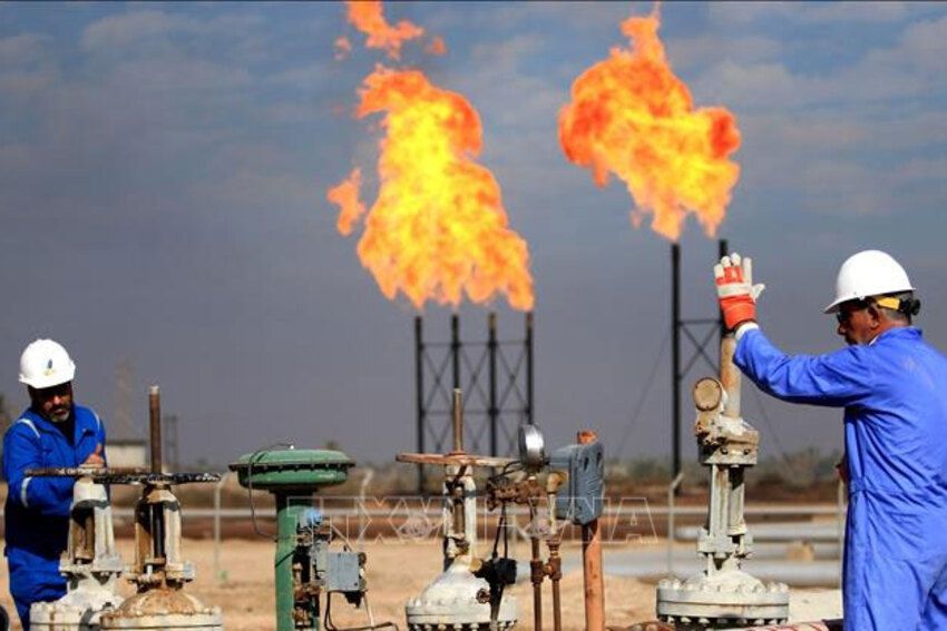 Giá dầu thế giới tăng vọt lên hơn 115 USD/thùng