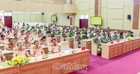 Cảnh sát giao thông Cà Mau học tập Sáu điều Bác Hồ dạy, đẩy mạnh phong trào “Ba nhất”               