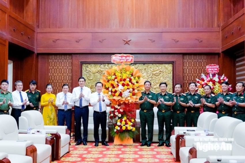 Lãnh đạo tỉnh Nghệ An chúc mừng Bộ Tư lệnh Quân khu 4 nhân kỷ niệm 80 năm ngày truyền thống