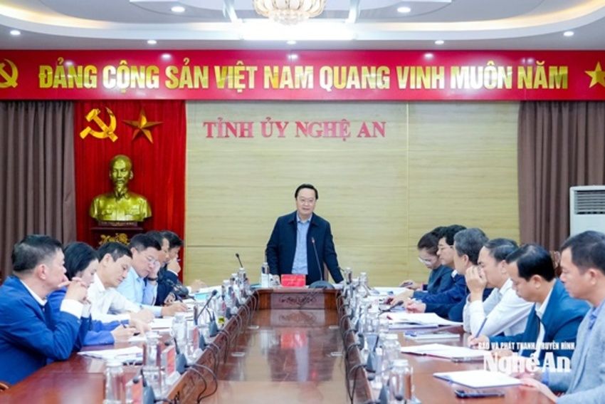 Bí thư Tỉnh uỷ Nguyễn Đức Trung chủ trì phiên họp Thường trực Tỉnh uỷ