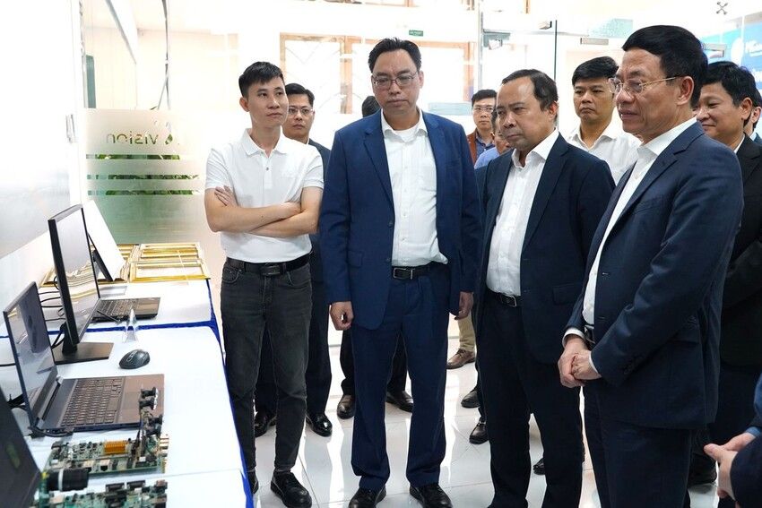 Bộ trưởng Nguyễn Mạnh Hùng: Muốn ra thế giới, trước hết phải làm chủ sản phẩm chiến lược