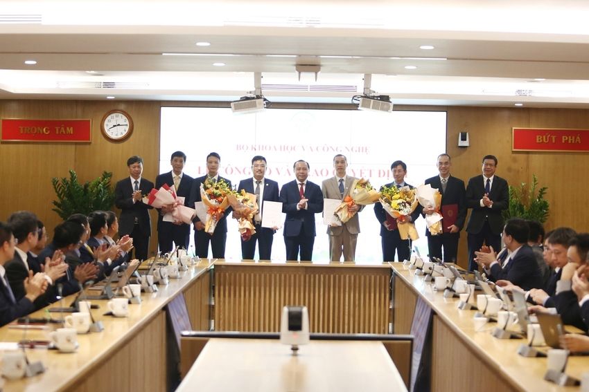 Bộ Khoa học và Công nghệ công bố, trao quyết định về công tác cán bộ