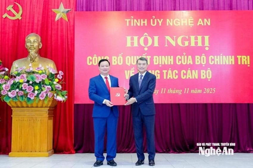 Đồng chí Nguyễn Khắc Thận giữ chức Bí thư Tỉnh ủy Nghệ An