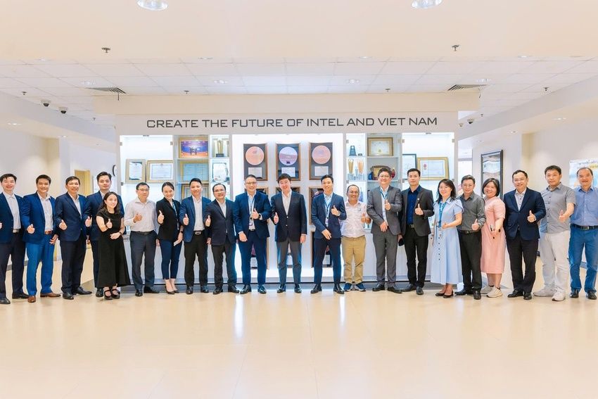 Bộ KH&CN đề nghị Intel mở rộng hoạt động đóng gói, kiểm thử chip bán dẫn tại Việt Nam