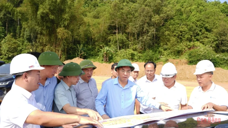 Quyết liệt giải phóng mặt bằng, tạo tuyến thi công liên tục tuyến cao tốc Đồng Đăng - Trà Lĩnh
