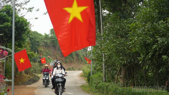 Xã Gia Phú: “Đi từng xóm, nhắc từng nhà” vận động cử tri tham gia bầu cử