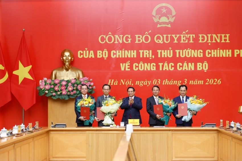 Thủ tướng Phạm Minh Chính trao quyết định về công tác cán bộ