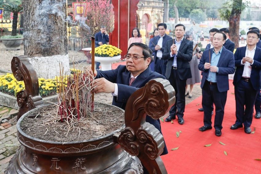 Thủ tướng dâng hương tại Khu di tích Hoàng thành Thăng Long