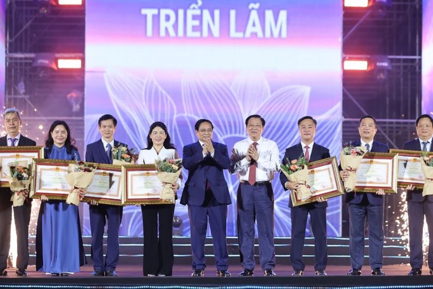 Cùng nhau viết tiếp những trang sử hào hùng của dân tộc