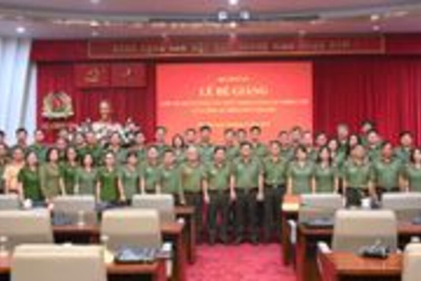 Bế giảng Lớp tập huấn công tác phát ngôn, cung cấp thông tin của Công an nhân dân năm 2025