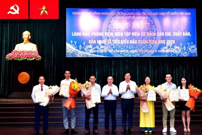 TPHCM trao 17 giải báo chí viết về Nghị quyết 57