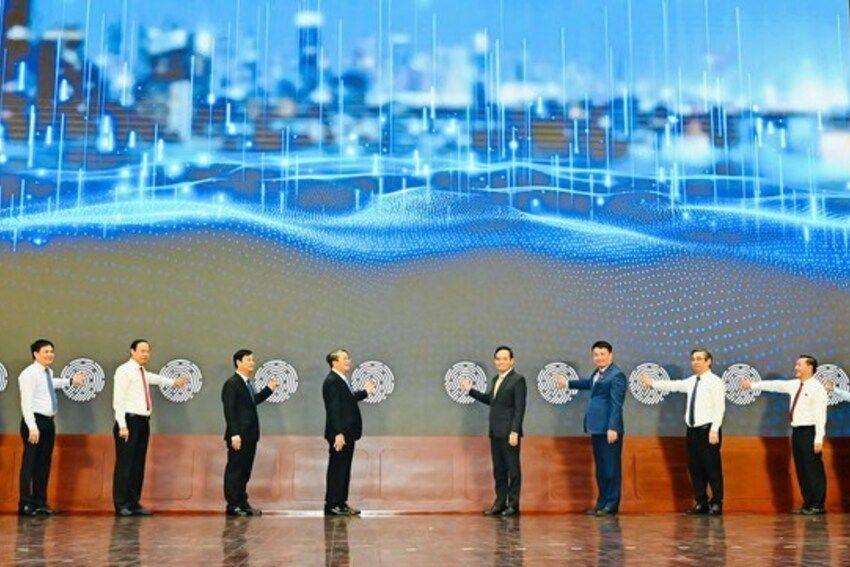 Ra mắt nền tảng ứng dụng "HĐND số TPHCM” và Cổng thông tin điện tử HĐND TPHCM