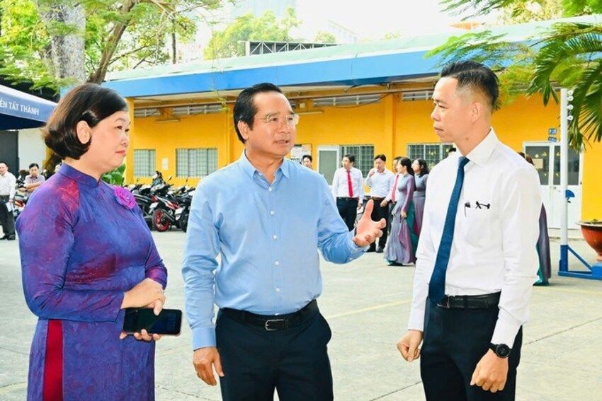 Chủ tịch UBND TPHCM: Chuyển đổi số phải đi từ những vấn đề nhỏ nhất trong đời sống