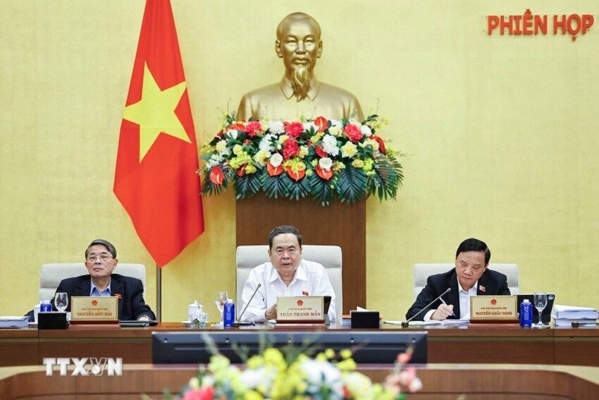 Họp Ủy ban Thường vụ Quốc hội: Hoàn thiện thể chế đặc thù, vượt trội cho Hà Nội