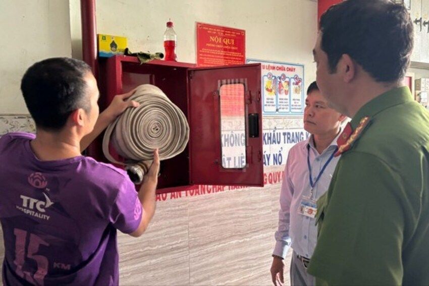 Kiểm tra phòng cháy, chữa cháy tại nhà trọ sinh viên