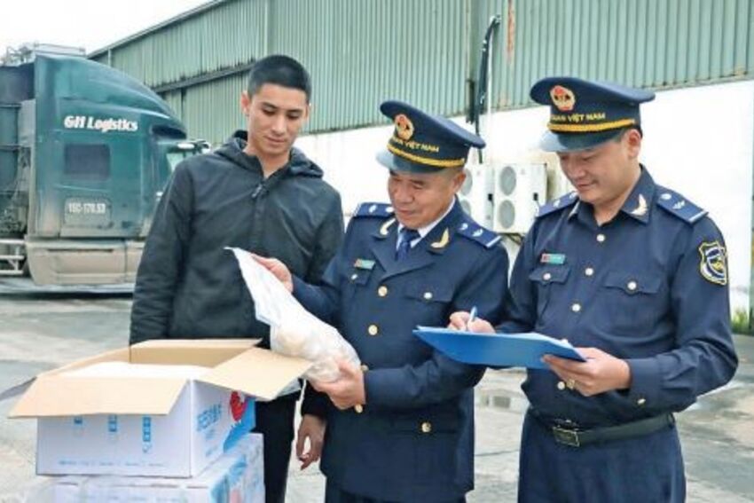 Đảng ủy Chi cục Hải quan khu vực VIII: Nâng cao hiệu quả công tác dân vận, đồng hành cùng nhân dân và doanh nghiệp