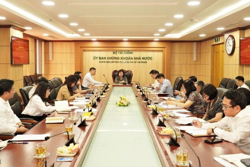 Đảng ủy Ủy ban Chứng khoán Nhà nước: Đẩy mạnh học tập và làm theo Bác, xây dựng Đảng bộ trong sạch, vững mạnh