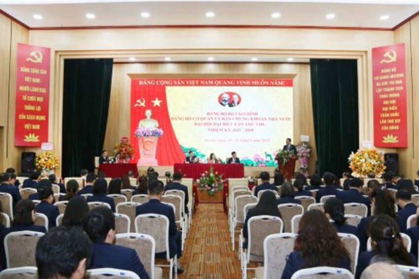 Đảng bộ cơ quan Ủy ban Chứng khoán Nhà nước đẩy mạnh đổi mới, nâng cao chất lượng sinh hoạt chi bộ