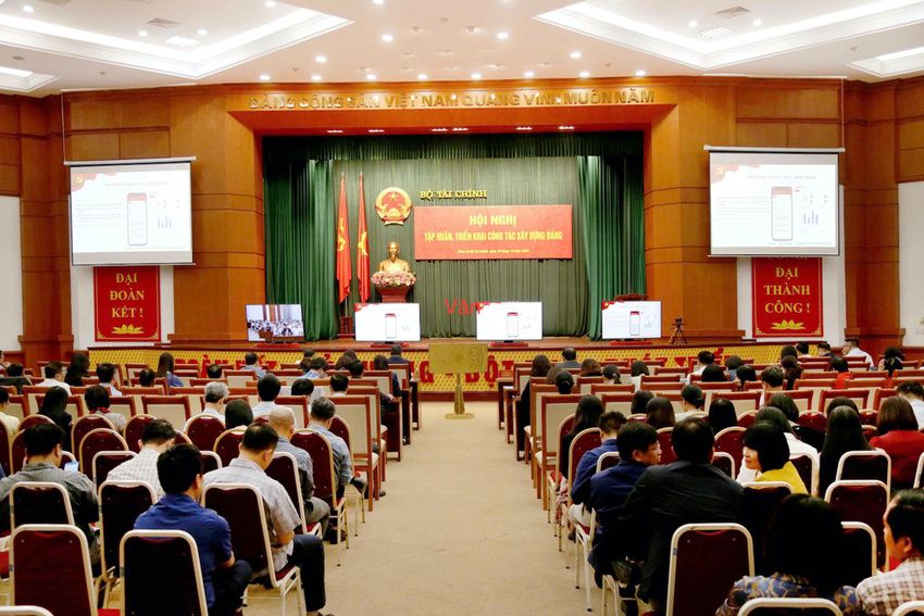 Đảng bộ Bộ Tài chính tham dự tập huấn ứng dụng Sổ tay đảng viên điện tử trong toàn Đảng