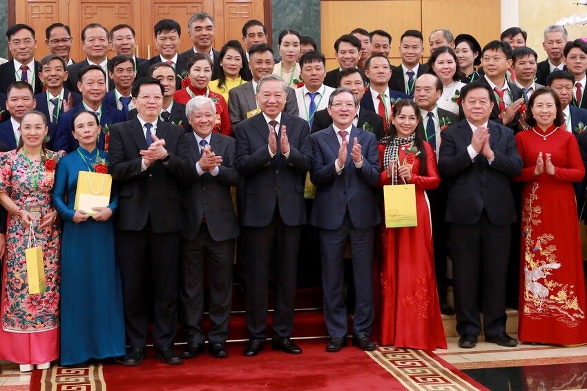 Ảnh: Tổng Bí thư Tô Lâm gặp mặt các nông dân xuất sắc, Nhà khoa học của Nhà nông tiêu biểu