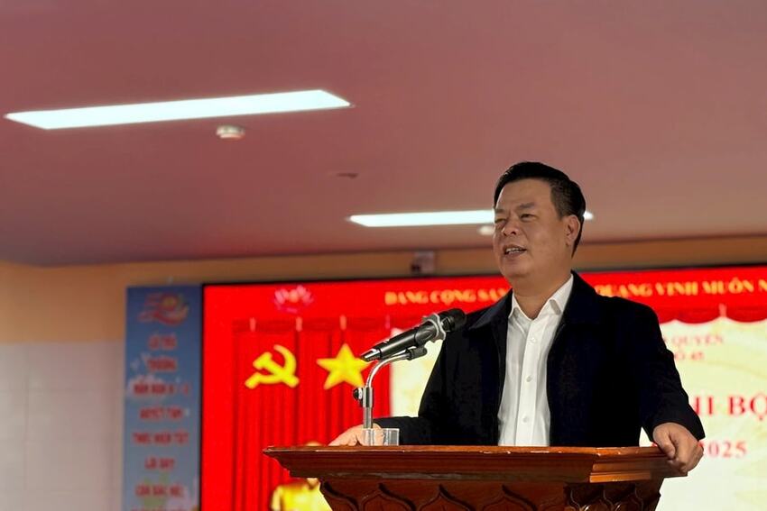 Đồng chí Phạm Văn Thép dự sinh hoạt Chi bộ Tổ dân phố số 45, Đảng bộ phường Ngô Quyền