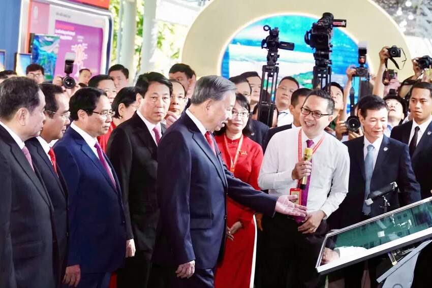 Ảnh: Tổng Bí thư Tô Lâm và các đồng chí Lãnh đạo Đảng, Nhà nước dự Đại hội Đảng bộ Thành phố Hồ Chí Minh lần thứ I