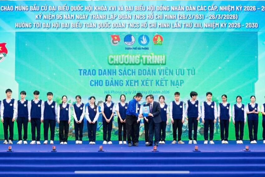 Tạo nguồn cho Đảng ở phường Hồng An