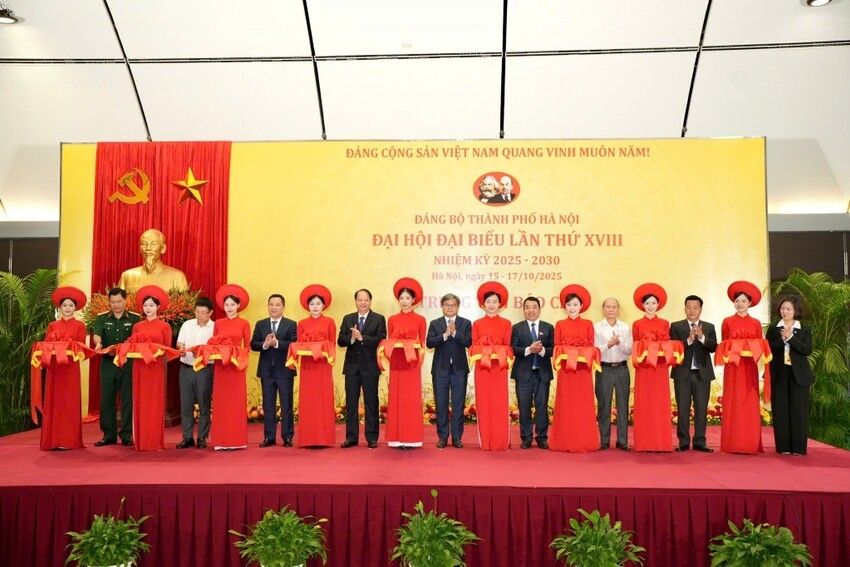 Khai trương Trung tâm Báo chí phục vụ Đại hội đại biểu Đảng bộ TP Hà Nội lần thứ XVIII