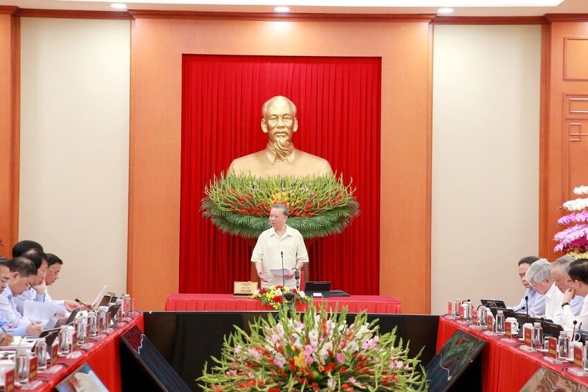 Ảnh: Tổng Bí thư chủ trì Phiên họp Thường trực Ban Chỉ đạo Trung ương về phát triển khoa học công nghệ, đổi mới sáng tạo và chuyển đổi số