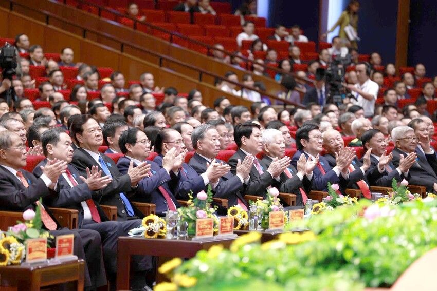 Khai mạc trọng thể Đại hội đại biểu Đảng bộ thành phố Hà Nội lần thứ XVIII