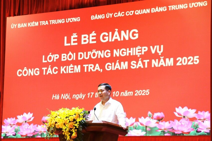 Bế giảng lớp bồi dưỡng nghiệp vụ công tác kiểm tra, giám sát năm 2025