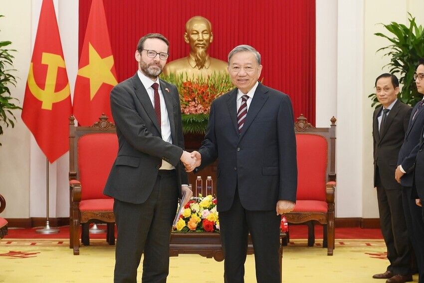 [Ảnh] Tổng Bí thư Tô Lâm tiếp Đại sứ Liên hiệp Vương quốc Anh và Bắc Ireland tại Việt Nam Iain Frew