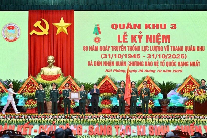 Chủ tịch nước Lương Cường dự Lễ kỷ niệm 80 năm Ngày truyền thống lực lượng vũ trang Quân khu 3