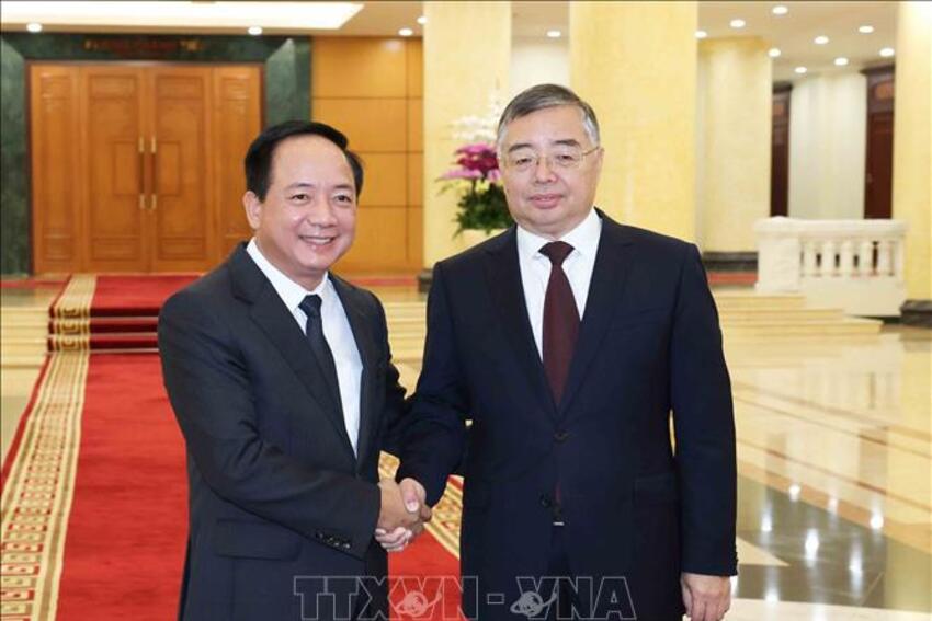 Trưởng Ban Tuyên giáo và Dân vận Trung ương Trịnh Văn Quyết hội đàm với Trưởng Ban Tuyên truyền Trung ương Đảng Cộng sản Trung Quốc Lý Thư Lỗi