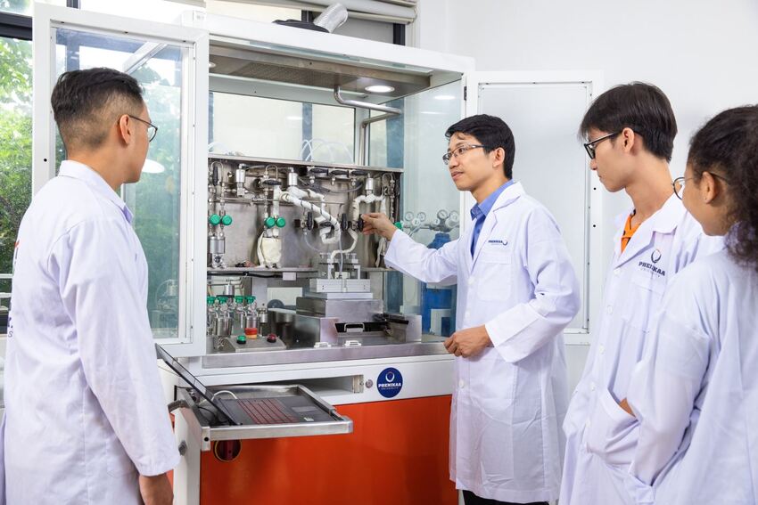 Góp ý dự thảo văn kiện Đại hội XIV: Kiến tạo "vàng tri thức" từ chiến lược nhân lực đa tầng