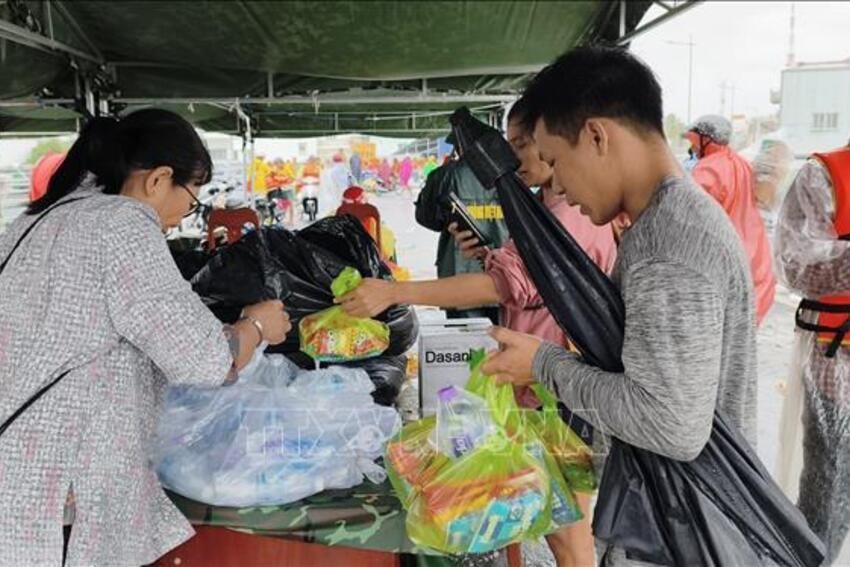 Khẩn cấp xuất 4.000 tấn gạo và vật tư hỗ trợ các địa phương bị thiệt hại do mưa lũ