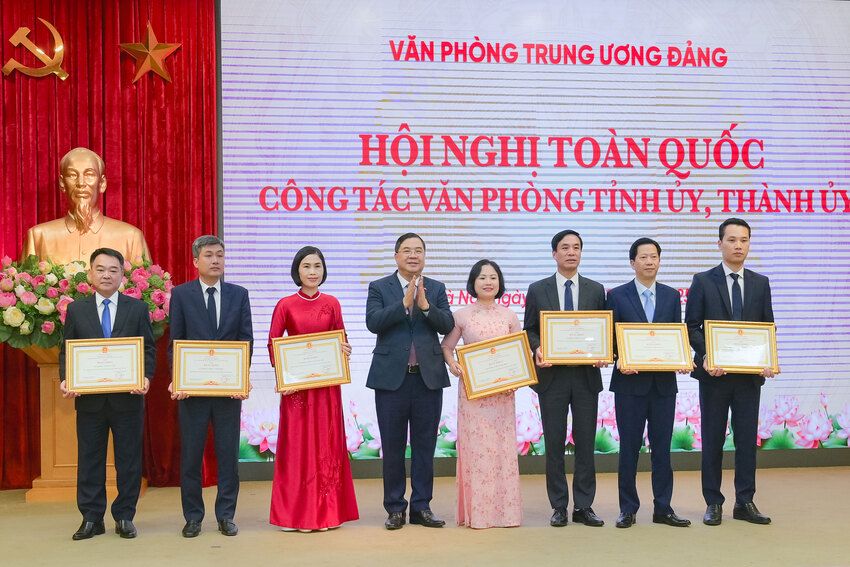 Đẩy mạnh ứng dụng công nghệ thông tin, chuyển đổi số trong mọi hoạt động của Văn phòng cấp ủy