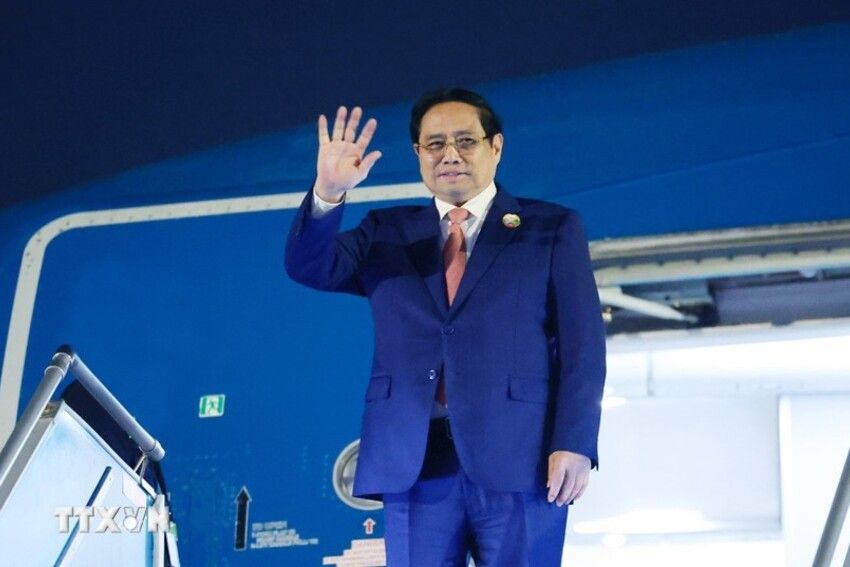 Thủ tướng Phạm Minh Chính về tới Hà Nội, kết thúc tốt đẹp chuyến công tác tại Lào