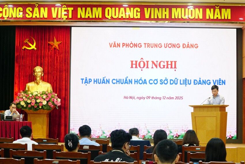 Tập huấn chuẩn hóa cơ sở dữ liệu Đảng viên, hướng dẫn 4 thủ tục hành chính của Đảng trên môi trường điện tử và triển khai hệ thống ứng dụng phục vụ công tác tài chính, tài sản Đảng