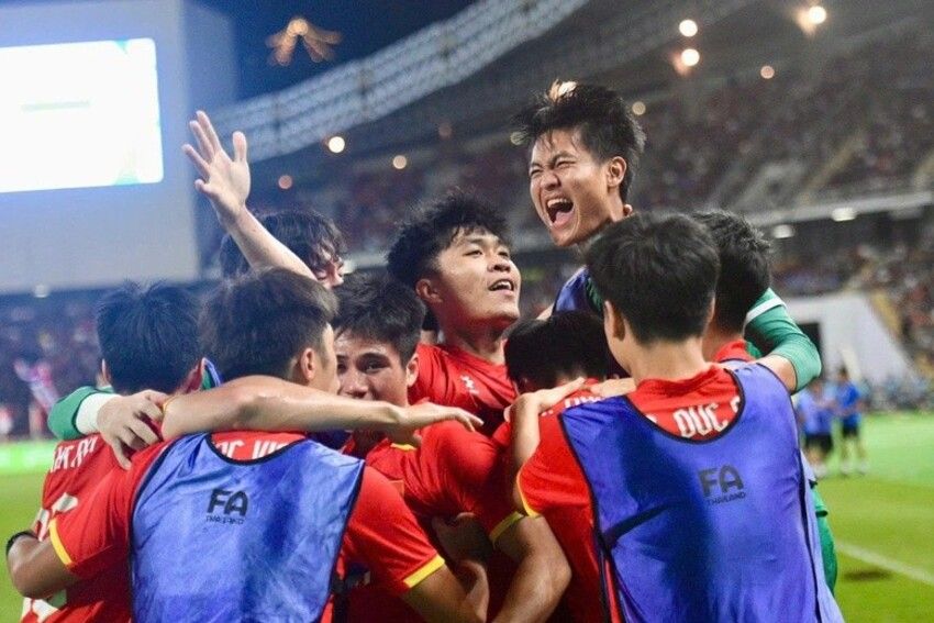Thủ tướng gửi thư chúc mừng Đội tuyển bóng đá nam U22 và Đội tuyển nữ Futsal quốc gia Việt Nam giành Huy chương Vàng SEA Games 33