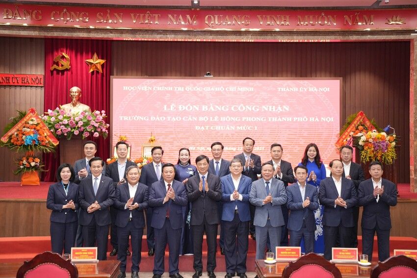 Lễ đón Bằng công nhận Trường Đào tạo cán bộ Lê Hồng Phong đạt Chuẩn mức 1