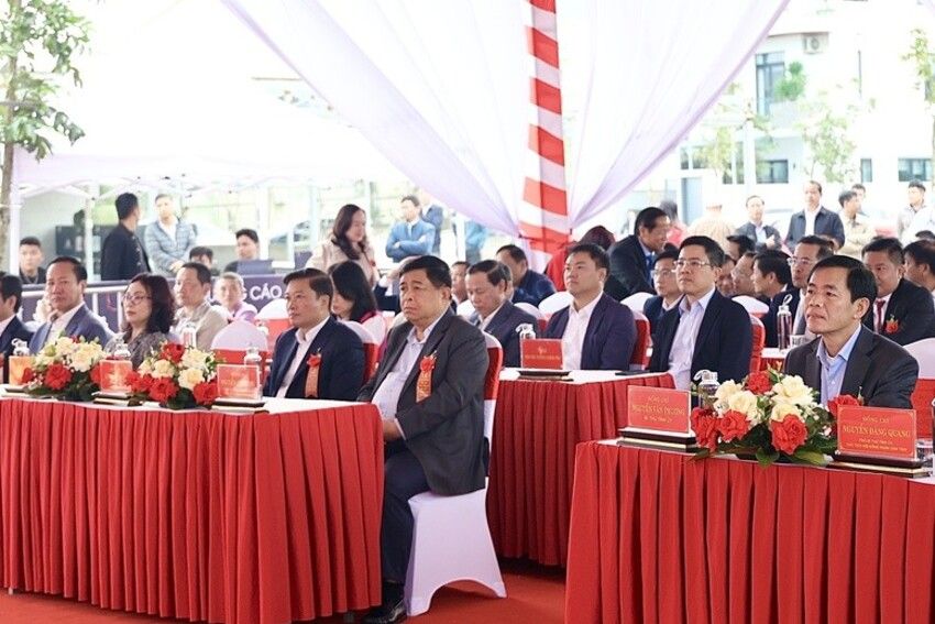 Phó Thủ tướng Nguyễn Chí Dũng dự Lễ khởi công Dự án Khu nhà ở xã hội Trung tâm Đồng Hới