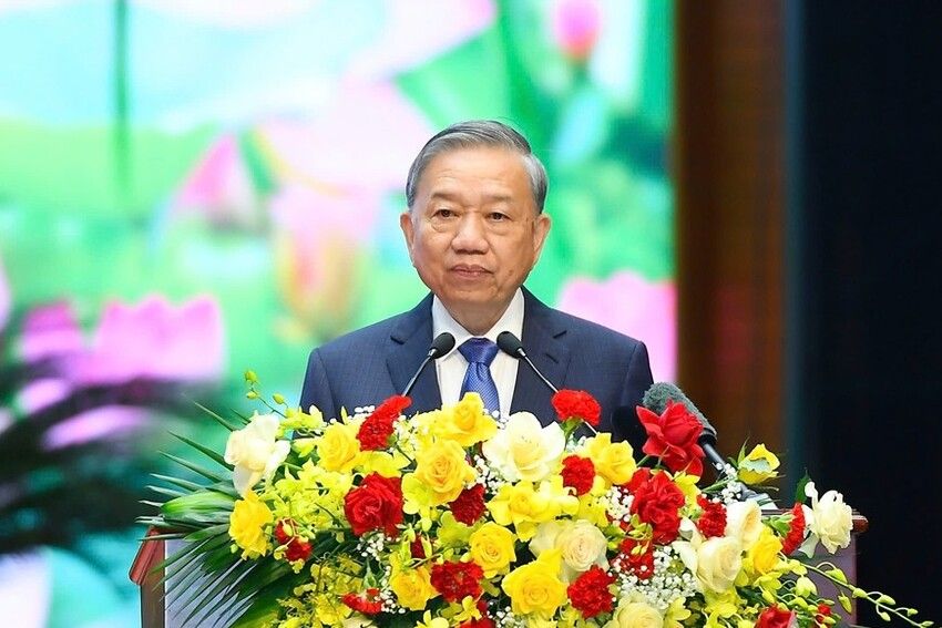 Quân đội nhân dân vững bước dưới cờ Đảng quang vinh