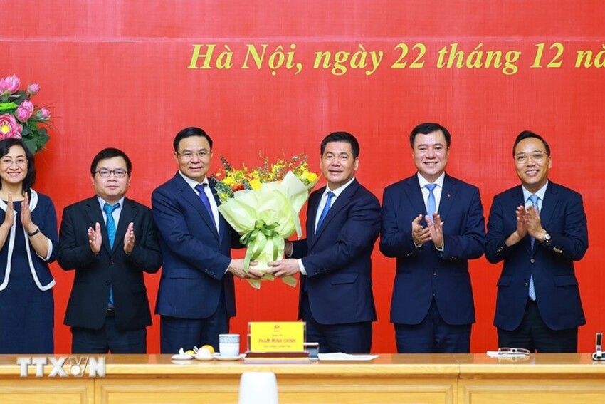 Đồng chí Lê Mạnh Hùng giữ chức Quyền Bộ trưởng Bộ Công Thương