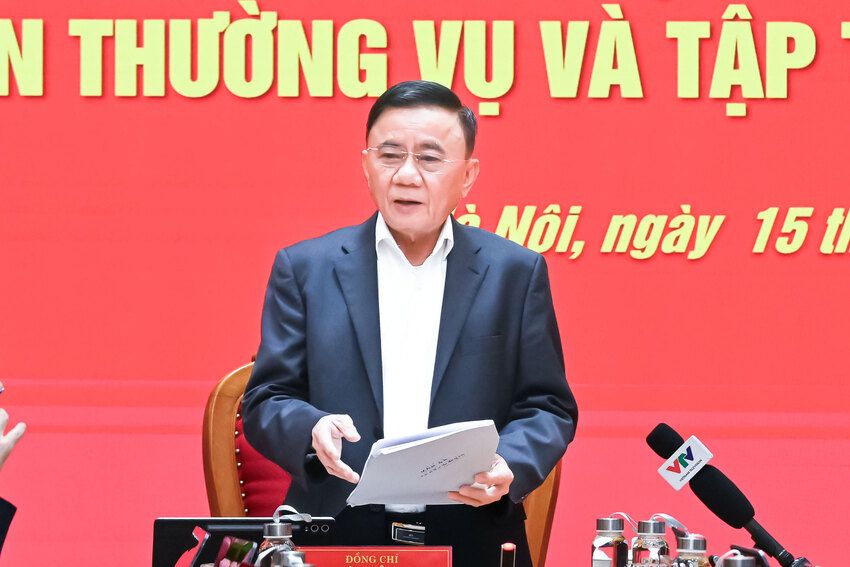 Kết luận của Bộ Chính trị, Ban Bí thư về tình hình, kết quả hoạt động của bộ máy hệ thống chính trị và chính quyền địa phương 2 cấp