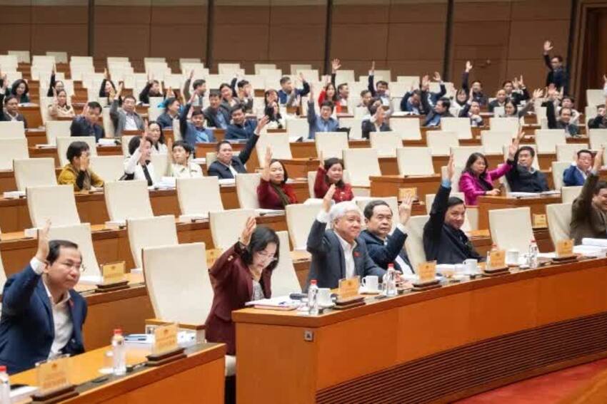Thông qua danh sách 122 người được giới thiệu ứng cử Đại biểu Quốc hội chuyên trách ở Trung ương
