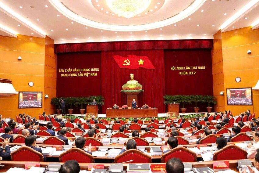 [Infographic] Danh sách 19 Ủy viên Bộ Chính trị khóa XIV