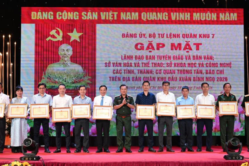 Quân khu 7 gặp mặt các đơn vị, cơ quan báo chí đầu Xuân Bính Ngọ 2026