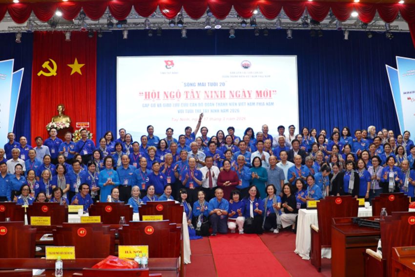 Ý nghĩa chương trình giao lưu 2 thế hệ thanh niên 'Sống mãi tuổi 20'